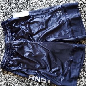 NWT Men's size Small Shorts